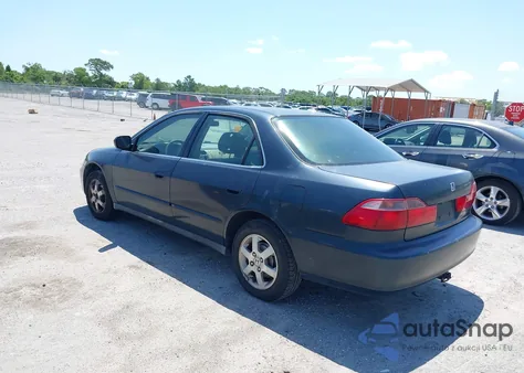 2000 Honda Accord 2.3 Se из США, поврежденный, VIN 1HGCG5679YA068637